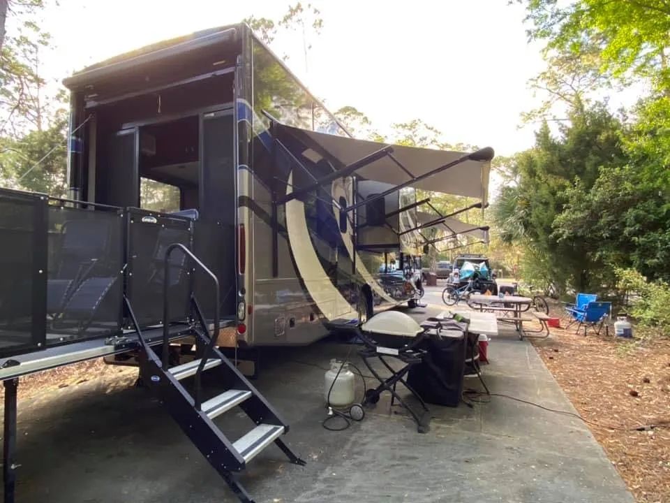 toy-haulers-are-more-than-a-garage-on-wheels-grid-Yg-iiBIAACoAyitq.jpg