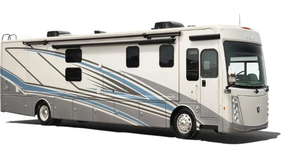 new-luxury-motorhomes-at-the-2024-florida-rv-supershow-grid-ZabkOhEAACQAsUuN.png
