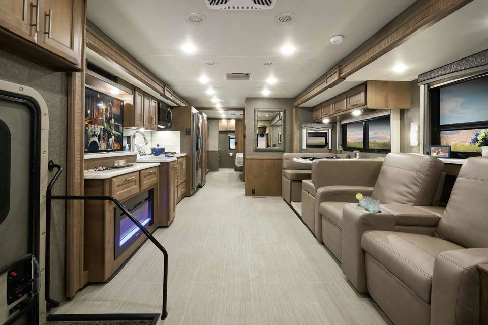 thor-motor-coach-appeals-to-all-families-with-new-class-a-rv-upgrades-grid-YeWS-xEAACAAmvnR.jpg
