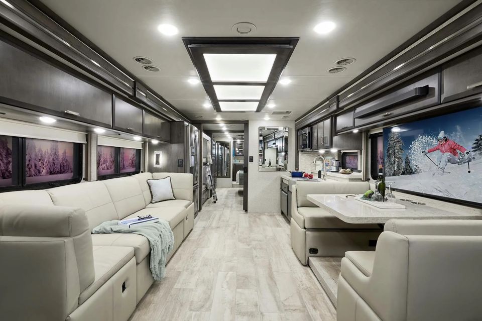 thor-motor-coach-class-a-diesel-rvs-welcome-new-designs-grid-YeckixEAACEAoiHn.jpg