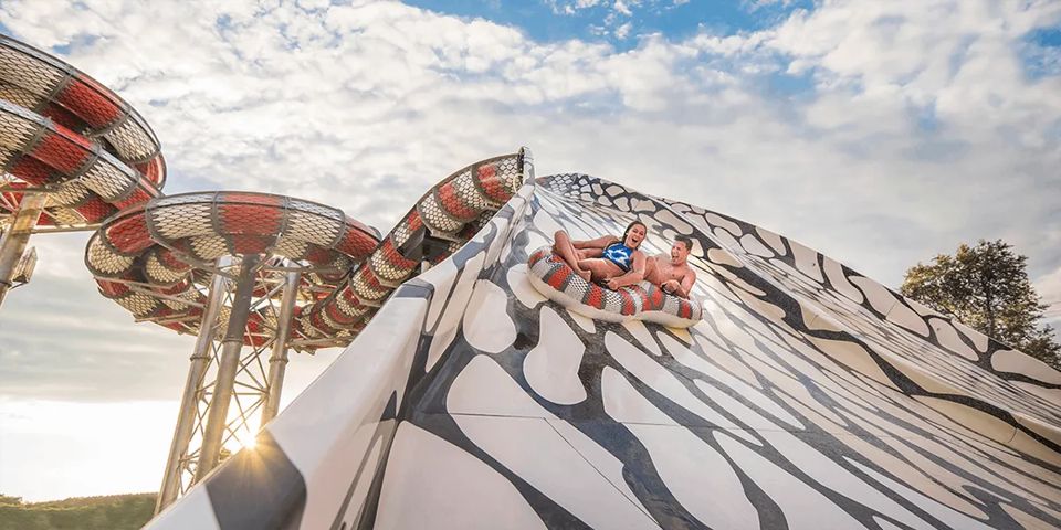 best-waterparks-in-the-us-grid-YuQz-REAACAAO3w8.png