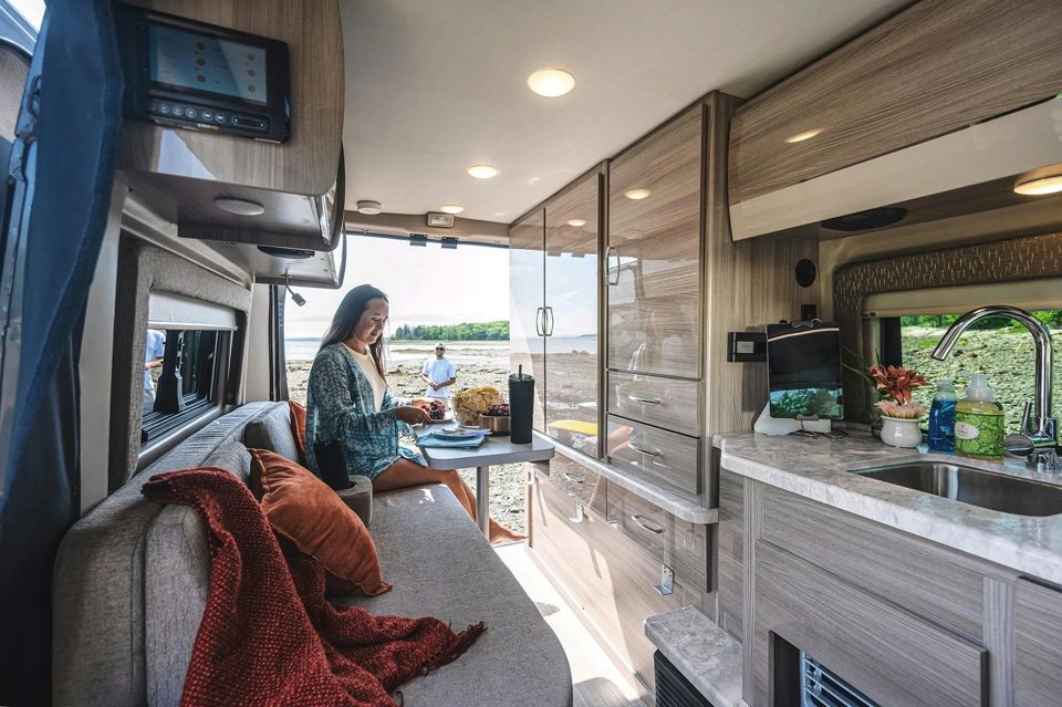 glamping-101-guide-to-glamorous-camping-grid-YqytjxEAACkAT-3W.jpg