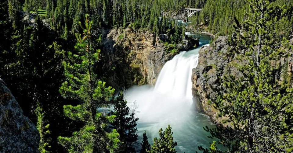 best-waterfalls-to-visit-this-spring-grid-YiJtaxIAACkArlfN.png