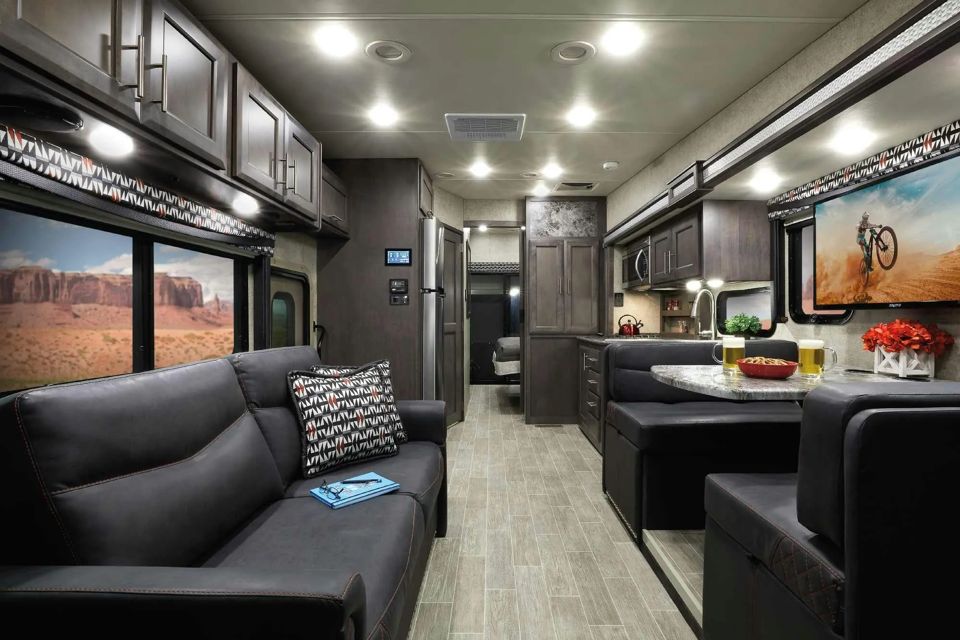 thor-motor-coach-toy-haulers-look-and-feel-brand-new-for-2021-grid-YcsydhEAACMAC4aR.jpeg