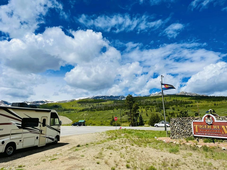 colorful-colorado-and-rv-life-grid-Y1Gn_BAAACMAu1mB.jpg