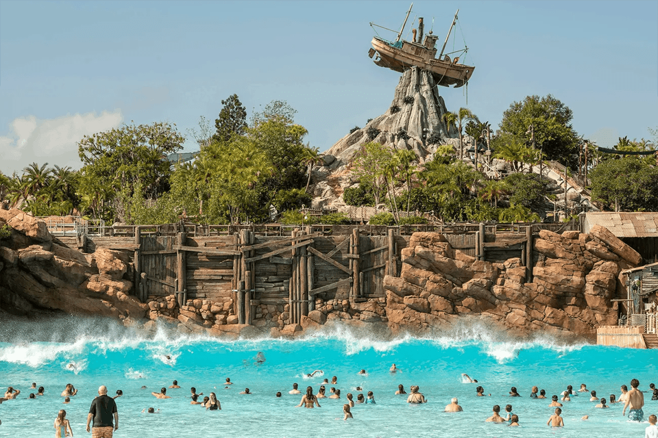 best-waterparks-in-the-us-grid-YuQyJhEAAPQqO3QX.png
