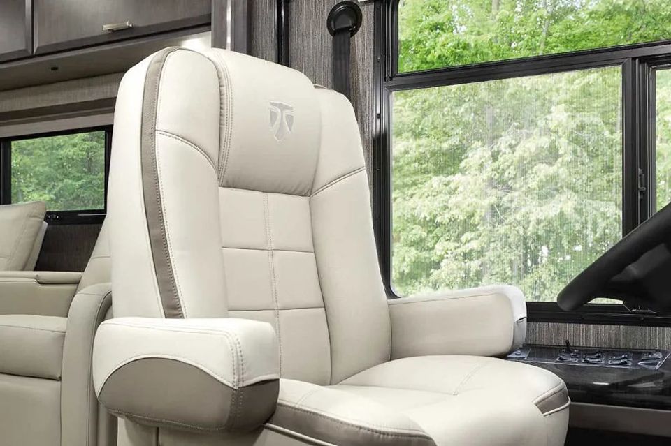 flying-vs-rving-grid-YiE3iRIAAC4AqMp4.jpg