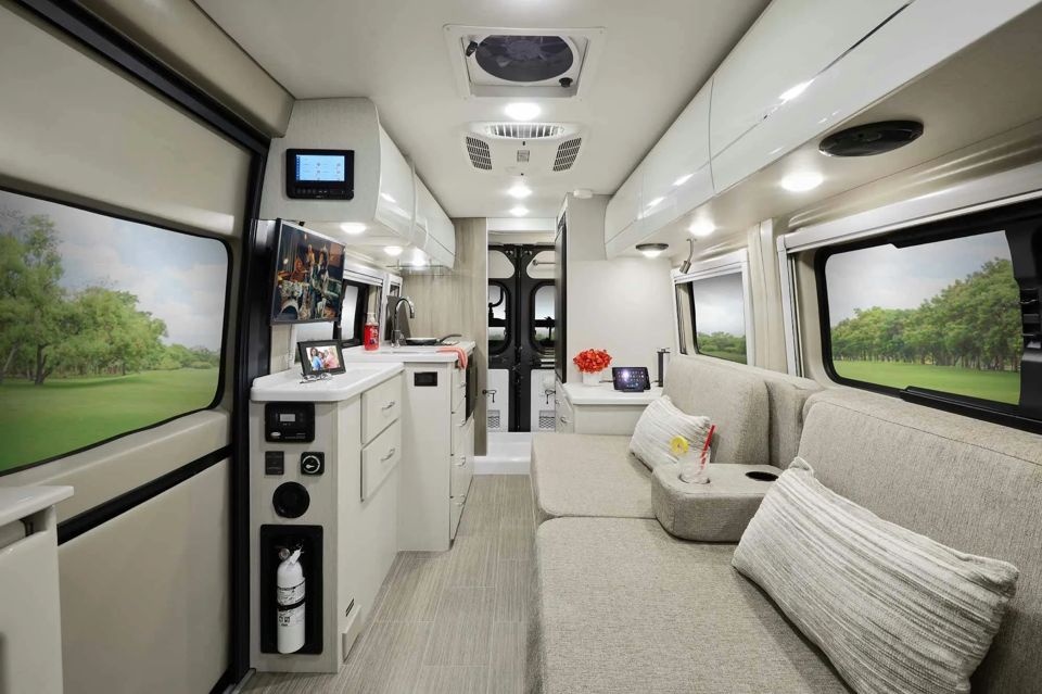 2022-thor-camper-vans-unveil-new-product-lines-grid-Ycs2aBEAACMAC5ci.jpeg