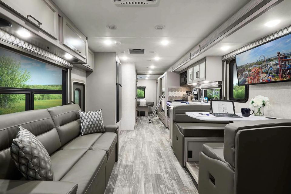thor-motor-coach-appeals-to-all-families-with-new-class-a-rv-upgrades-grid-YeLl8REAACIAjyA9.jpg