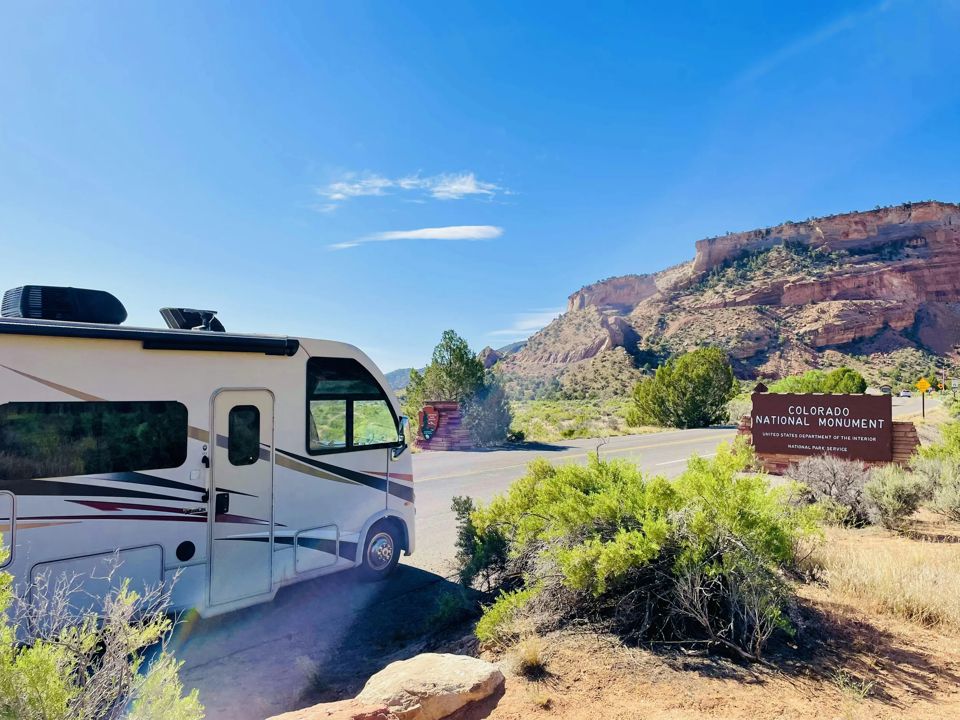 colorful-colorado-and-rv-life-grid-Y1GkoBAAACMAu0qB.jpg