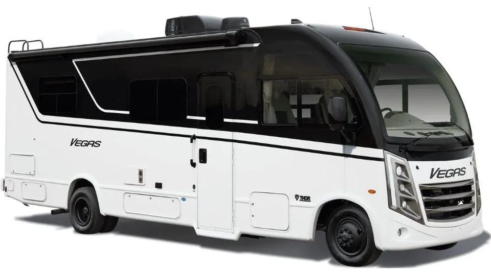 new-luxury-motorhomes-at-the-2024-florida-rv-supershow-grid-Zabg-REAACQAsUbT.png