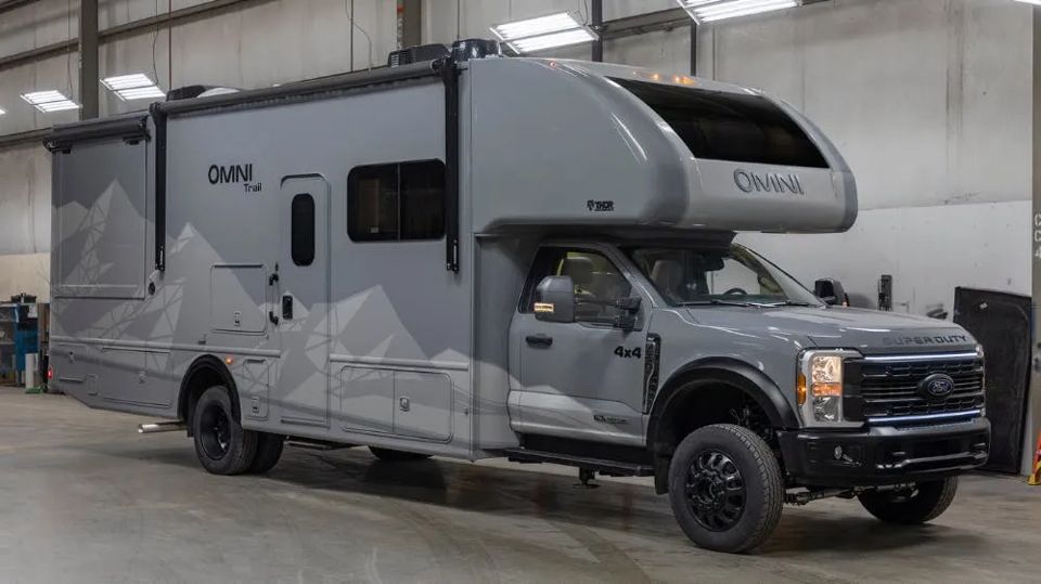 thor-motor-coach-revealing-best-in-class-motorhomes-at-2026-florida-rv-supershow-grid-aVvlCnNYClf9oyzn.png