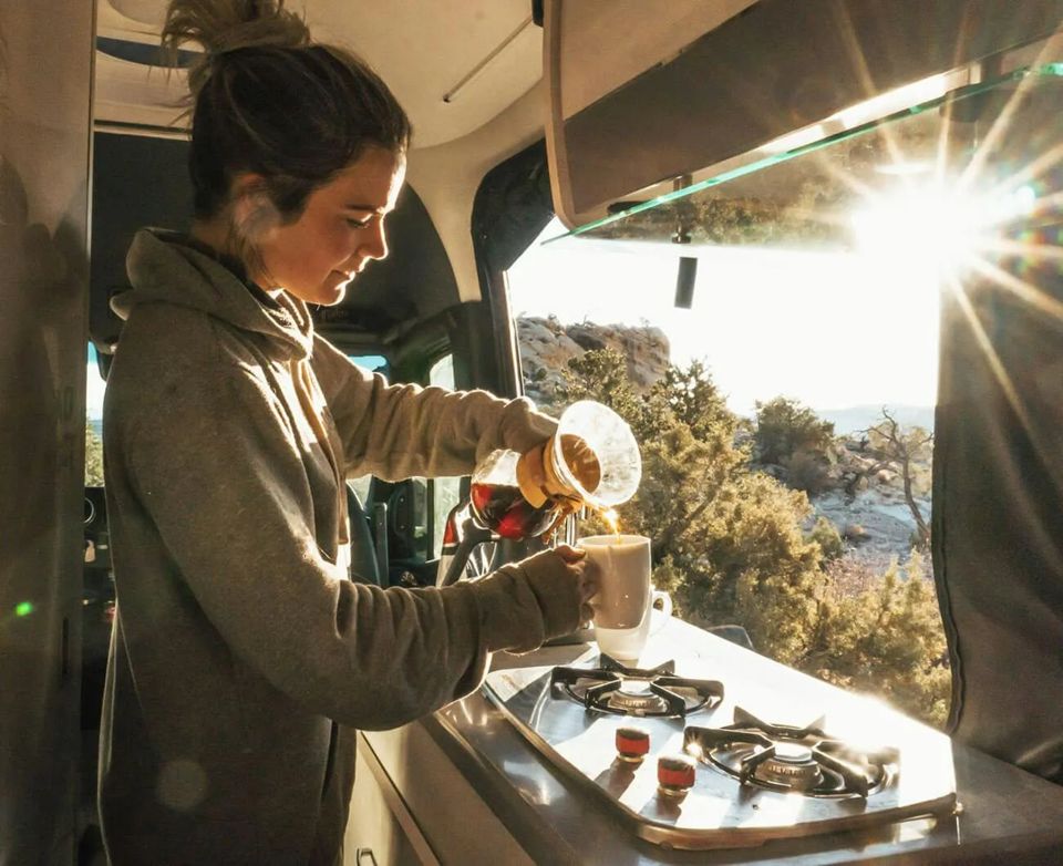 is-the-rv-lifestyle-right-for-me--grid-YQMI7xAAACcAJiwC.jpg
