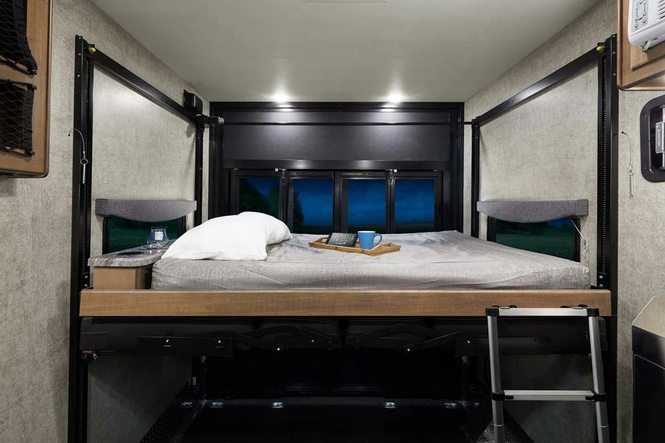 toy-haulers-are-more-than-a-garage-on-wheels-grid-YeW8rxEAACEAm7Sy.jpg