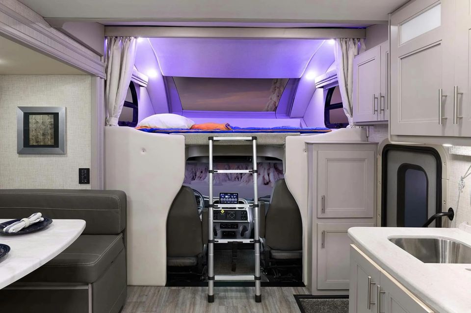 thor-motor-coach-expands-lineup-of-class-cs-grid-YhfehBIAAC8A7dy3.jpg